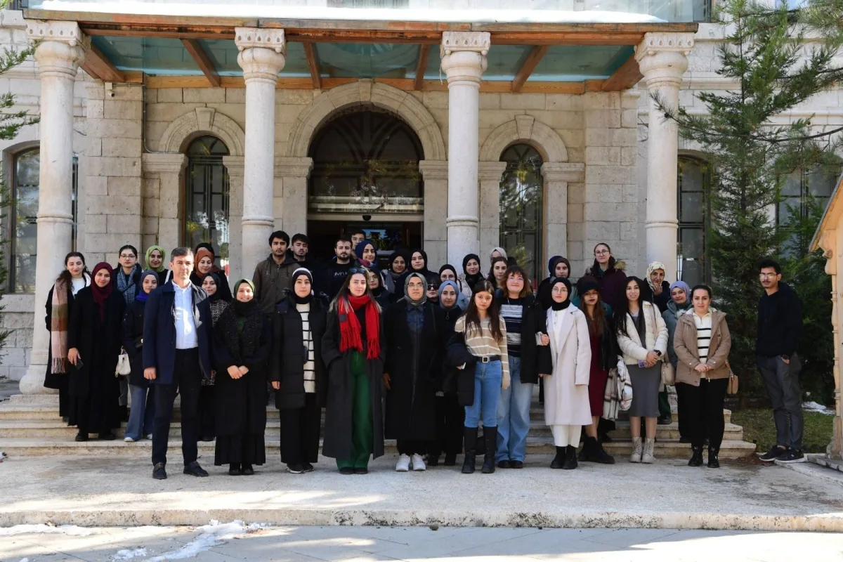 ÜNİVERSİTE ÖĞRENCİLERİ KÜLTÜR GEZİSİ İLE MALATYA’YI TANIDILAR