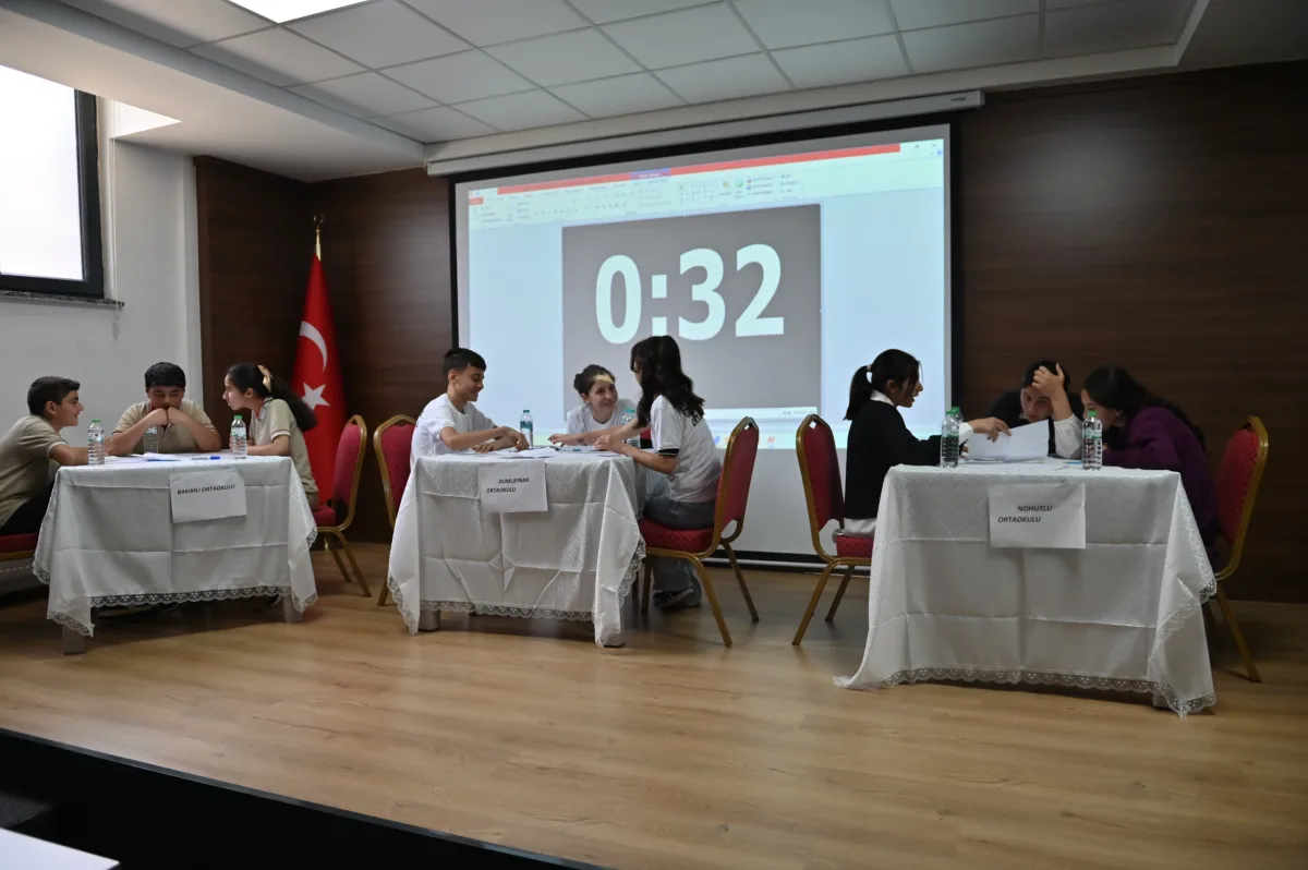 Pütürge'de Bilgi Yarışmasında Genç Zihinler Yarıştı