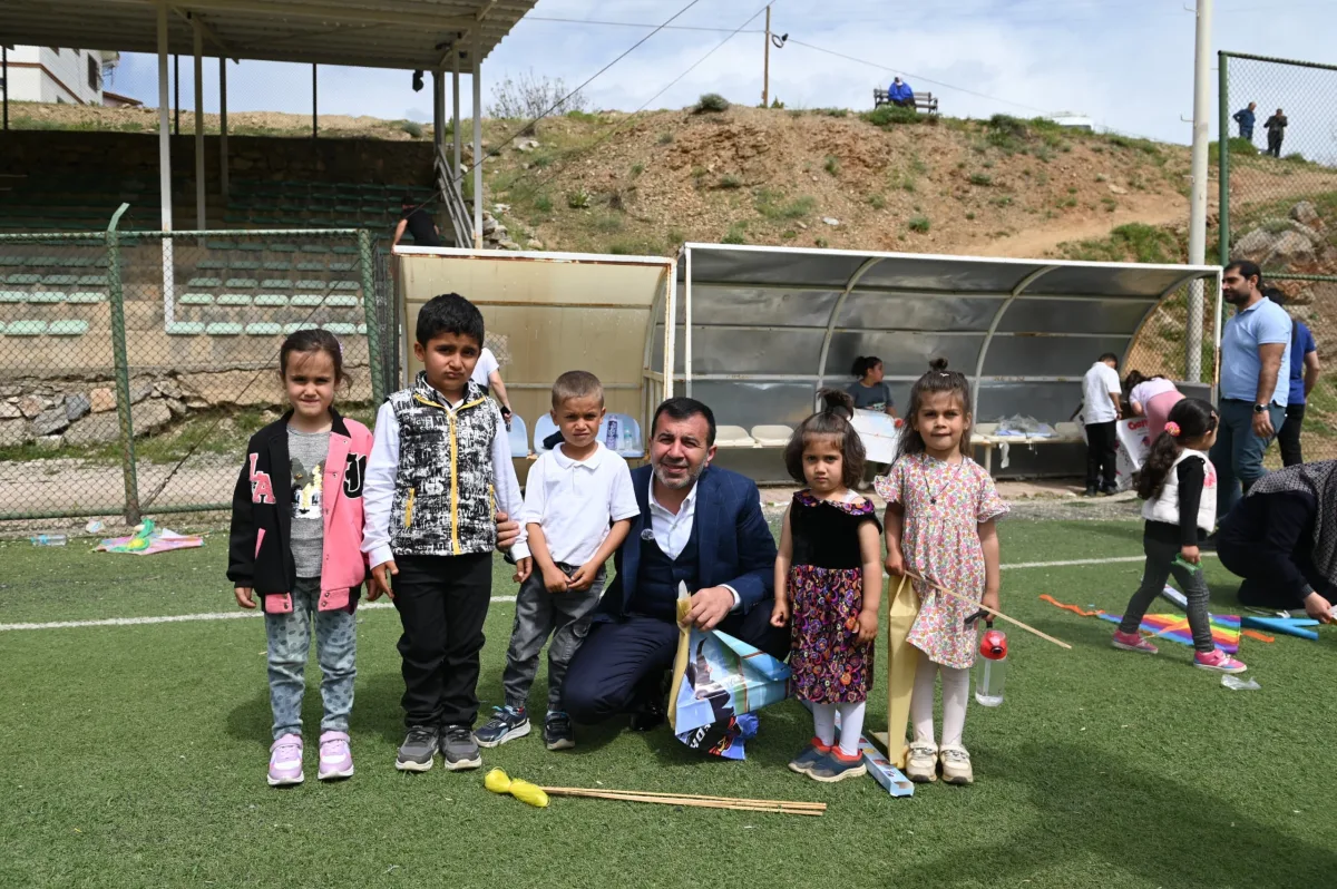 Başkan Mikail Sülük'ten Uçurtma Şenliğinde Çocuklara Sürpriz