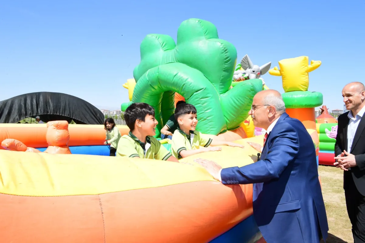 MALATYA’DA ÇOCUKLAR PLAYLAND ÇOCUK ŞENLİĞİNDE BULUŞUYOR