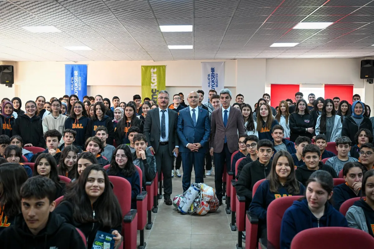 TÜRKİYE’NİN VE MALATYA’NIN GELECEĞİ GENÇLERLE ŞEKİLLENECEK