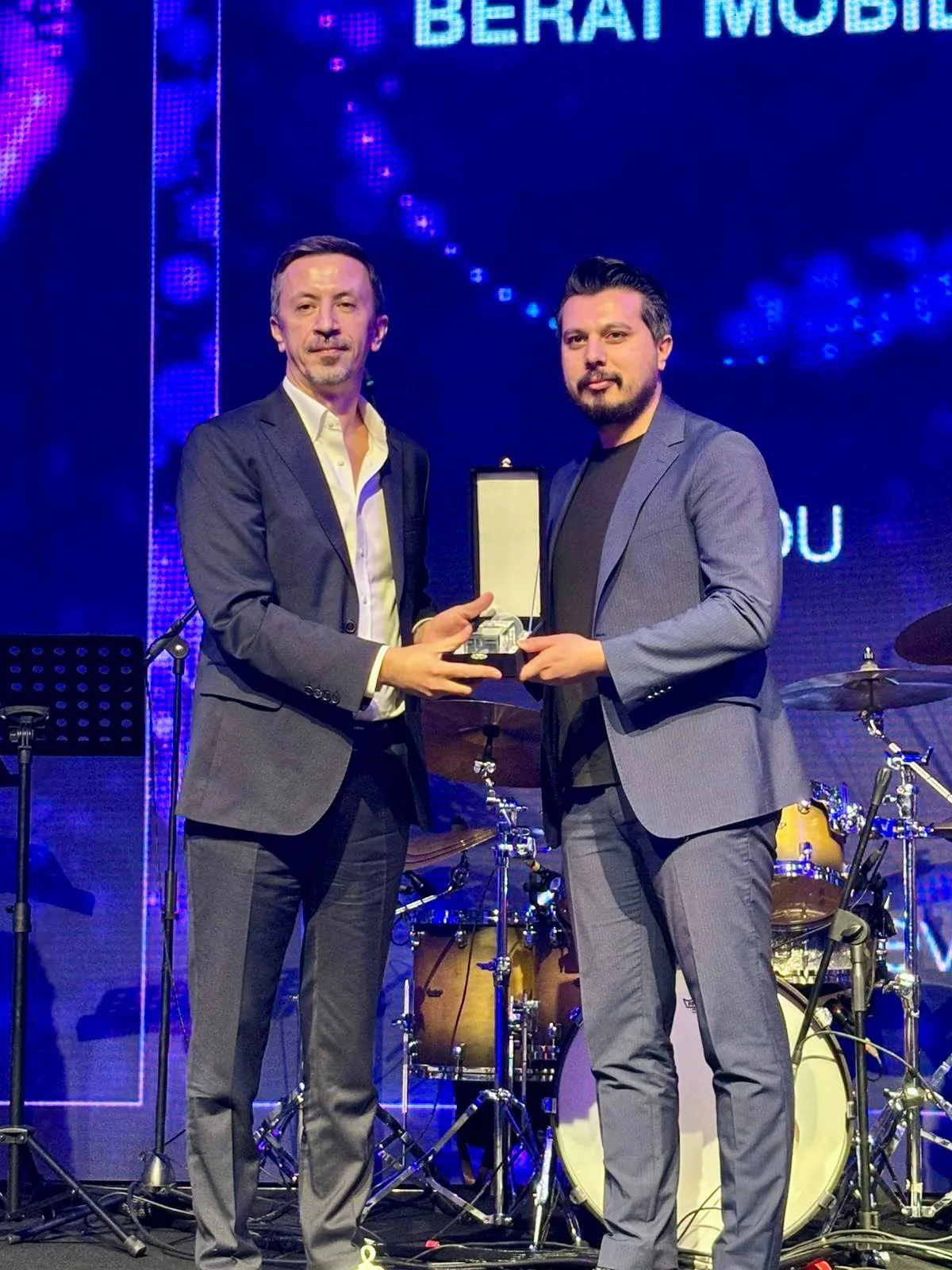 Malatyalı İş İnsanı Salih Tav'a "Fark Yaratan Müşteri Hizmet"Ödülü