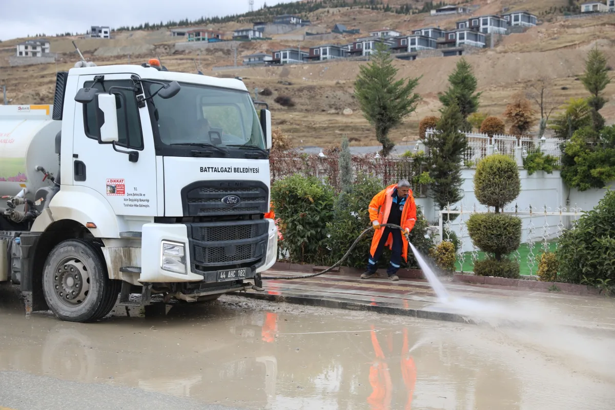 Battalgazi Belediyesi'nden Pınarbaşı Göleti Çevresinde Detaylı Temizlik