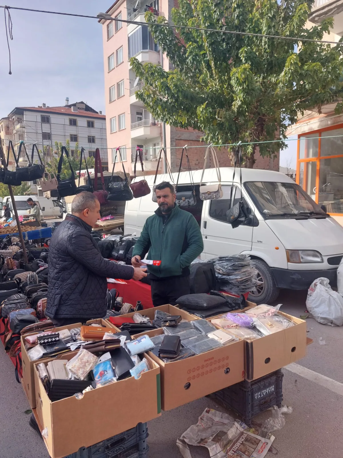 Başkan Çolakoğlu;"Seçim Zamanı Değil, Geçim Zamanında da Esnafın Yanındayız"