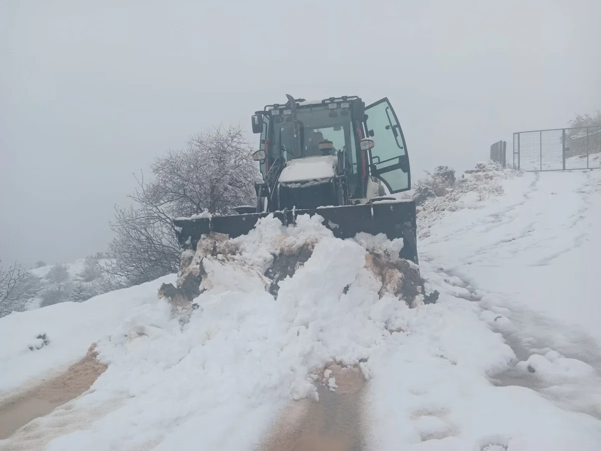 Pütürge'de Kar Fırtınası Etkisini Sürdürüyor: Belediye Ekipleri Sahada