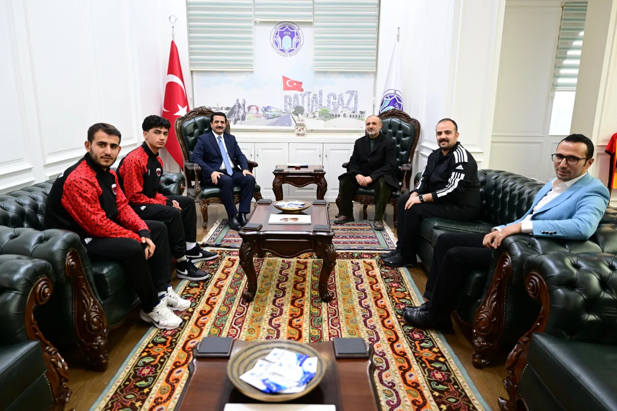 Battalgazi Belediyespor'un Milli Gururları Başkan Taşkın'ı Ziyaret Etti