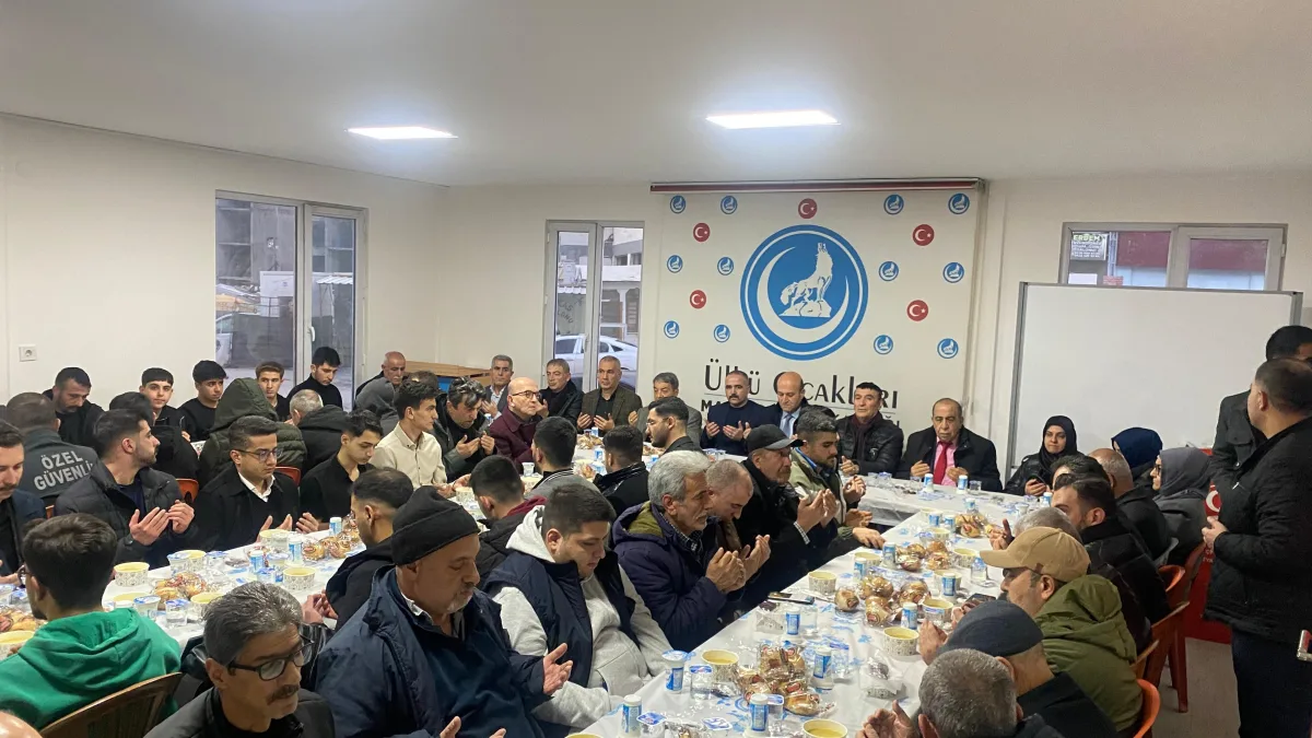 Ülkü Ocakları'nda İlk İftarı Mehmet Fendoğlu Verdi