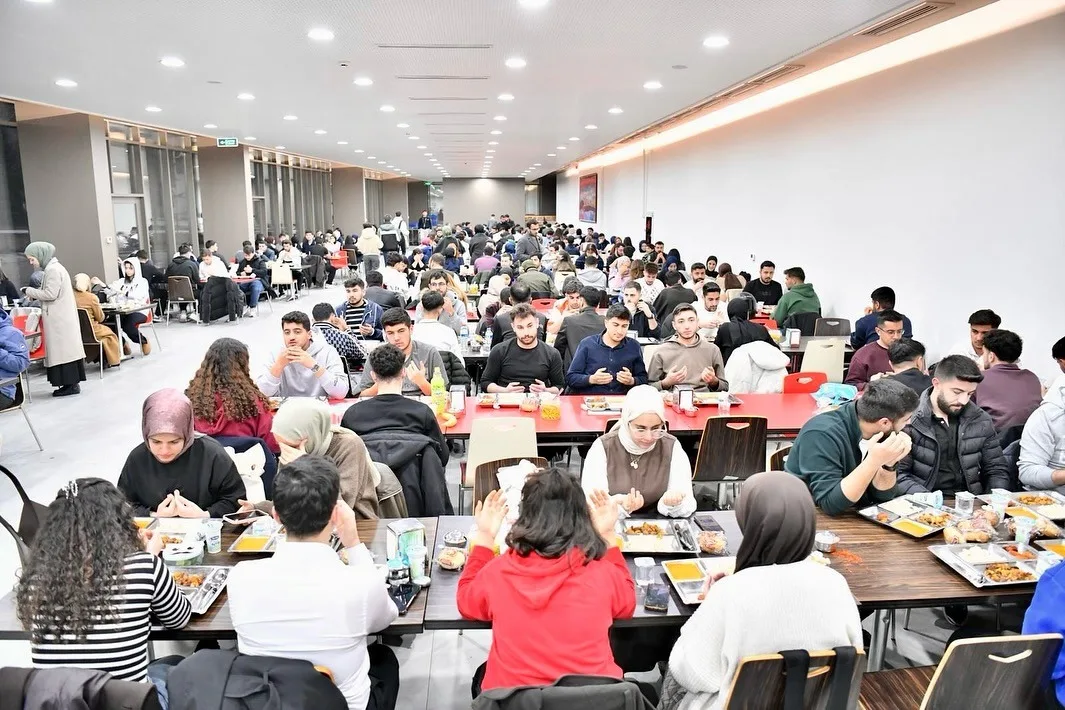 Yeşilyurt Belediyesi'nden İnönü Üniversitesi Yaşam Merkezi'nde Gönül Sofrası