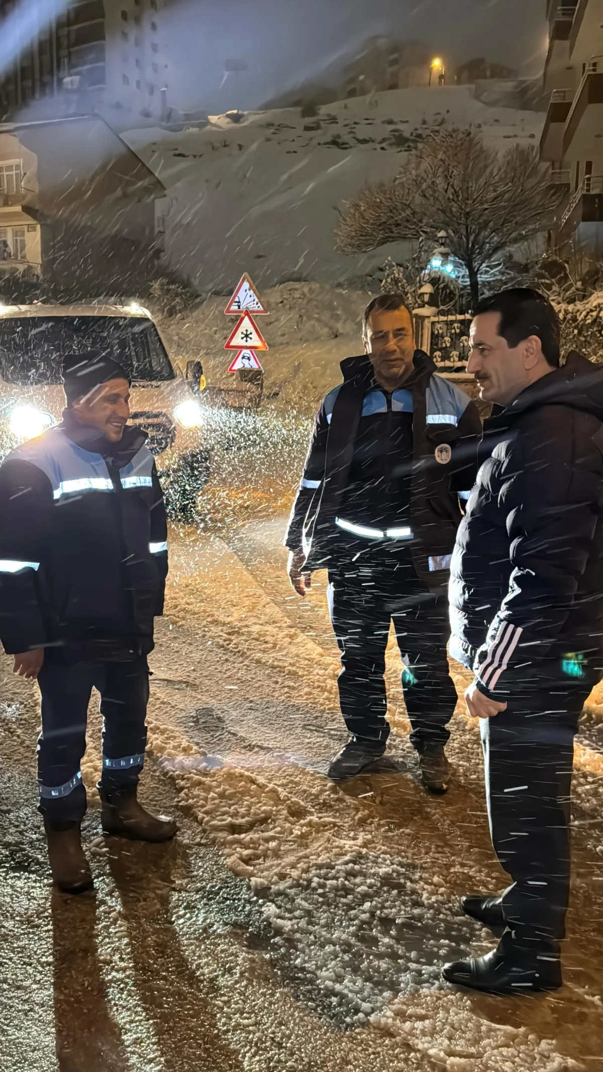 Başkan Taşkın,Gece Boyu Kar Mesaisini Sahada Takip Etti