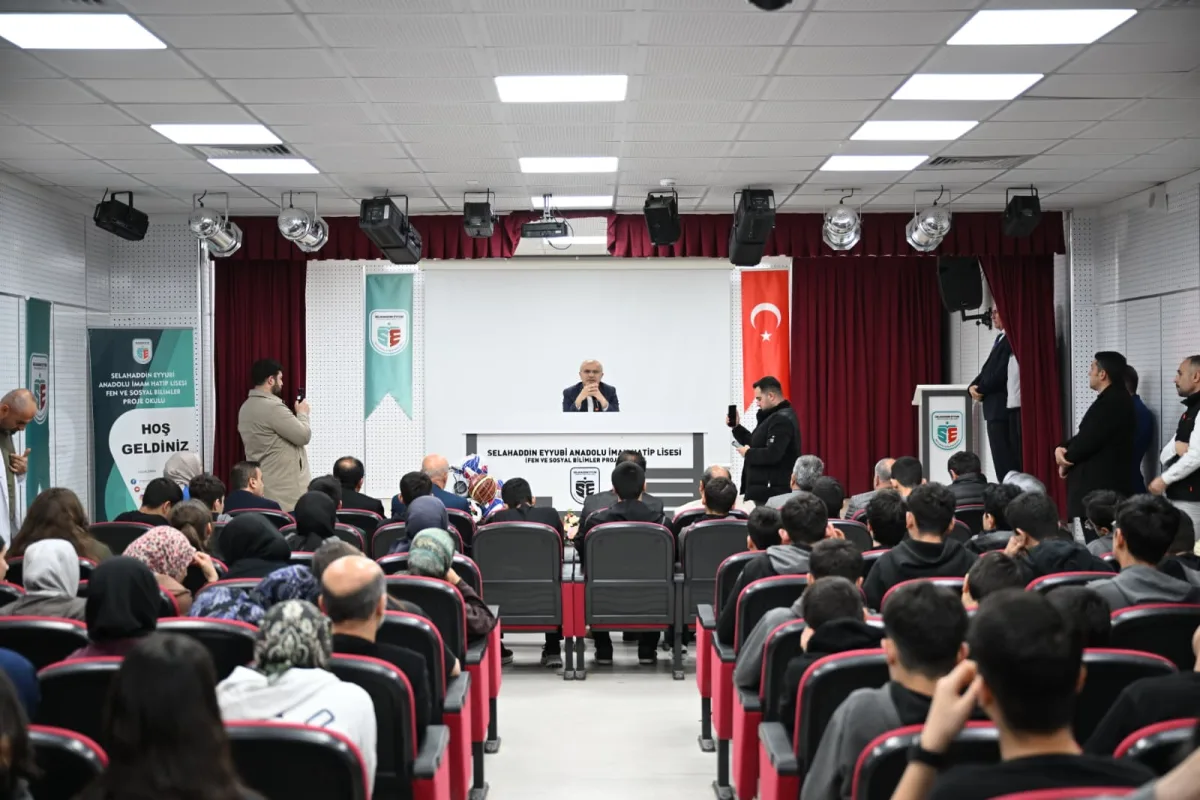 Başkan Er,İmam Hatip Lisesi Öğrencileriyle Söyleşide Bir Araya Geldi