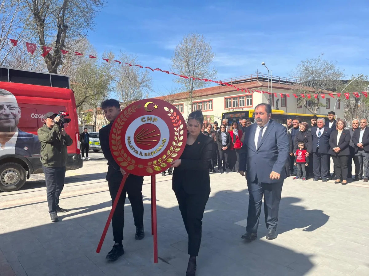 CHP 23 Nisan'da Atatürk Anıtı'na Çelenk Sundu