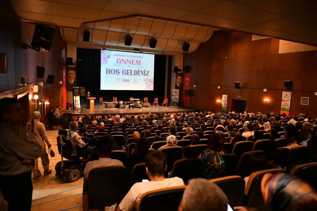 "Kalbimin En Güzel Şiiri ANNEM"Şiir Yarışmasının Ödül Töreninde Duygu Dolu Anlar Yaşandı