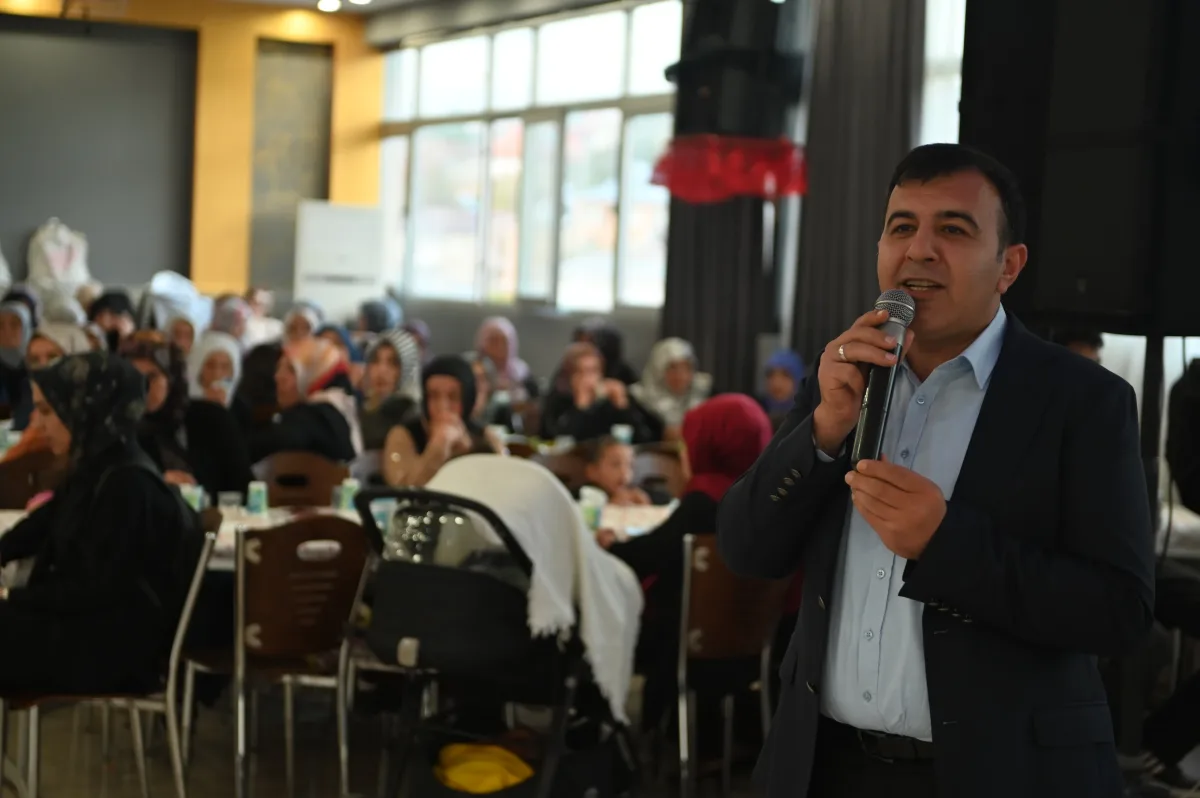 Pütürge'de Anneler Günü Programına Yoğun İlgi