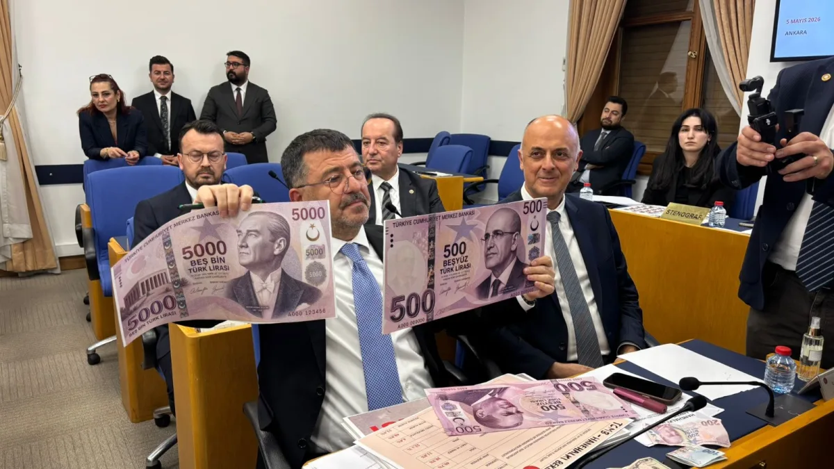 Ağbaba, “Türk Lirası hepimizin itibarıdır. Bu itibar yok oldu”