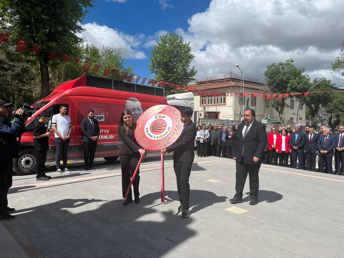 CHP 19 MAYIS'TA ATATÜRK ANITI'NA ÇELENK SUNDU