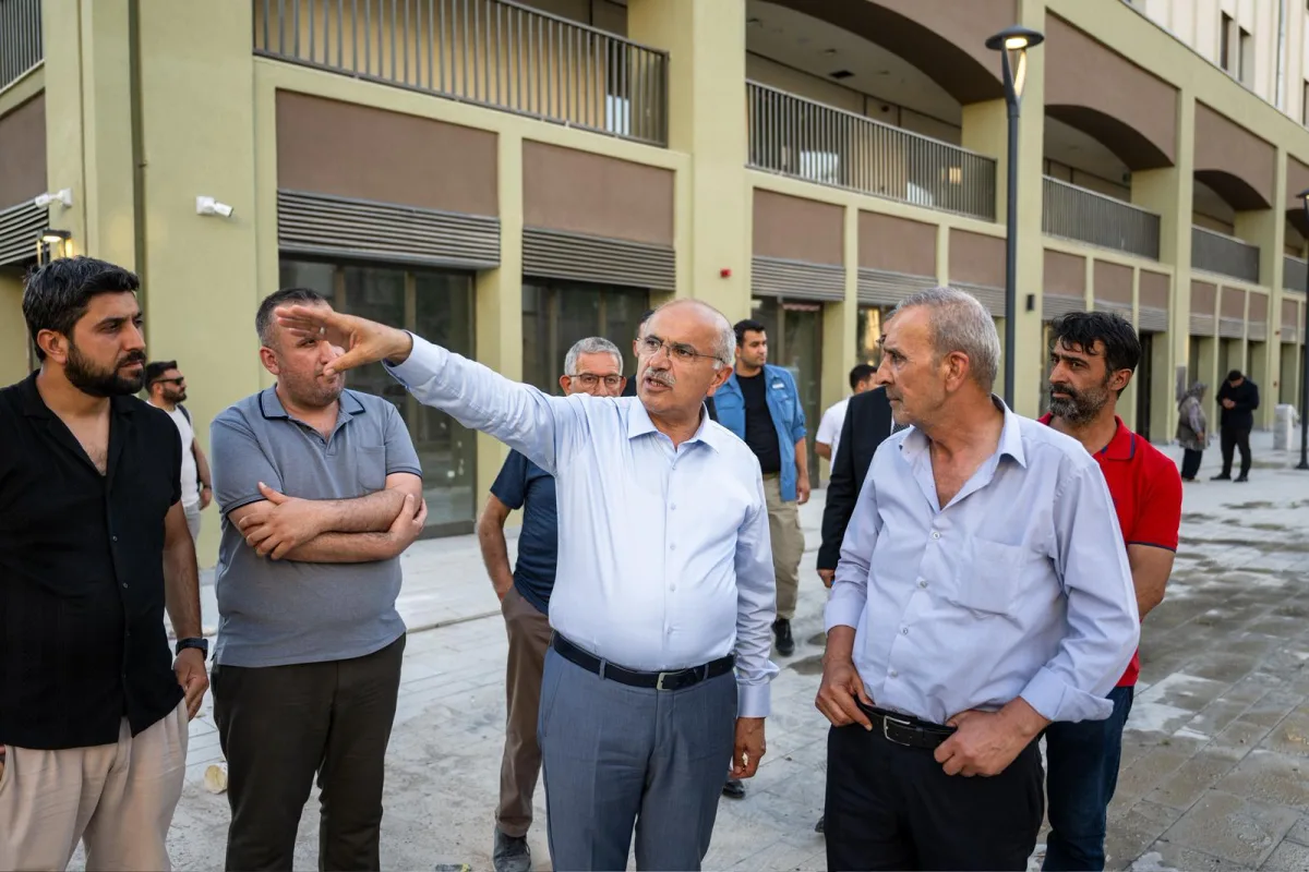 BAŞKAN ER ÇARŞI MERKEZİNDE  İNCELEMELERDE BULUNDU