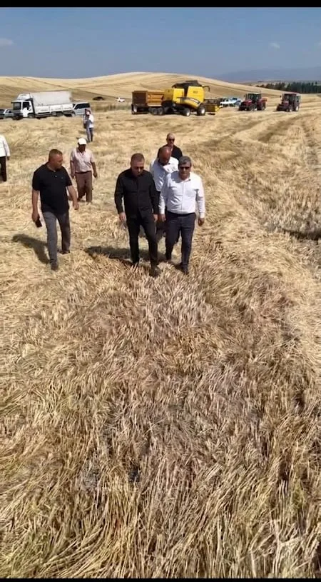 Yazıhan Ovası'nda Bereketli Başlangıç: MAGİNDER Çiftçilerin Hasat Heyecanına Ortak Oldu