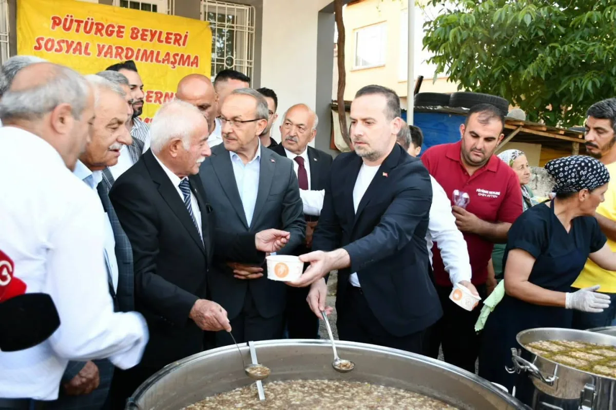 Cemal Gürsel Mahallesi'nde Birlik Lokması: Protokol ve Stk'lar Aşure Etkinliğinde Buluştu