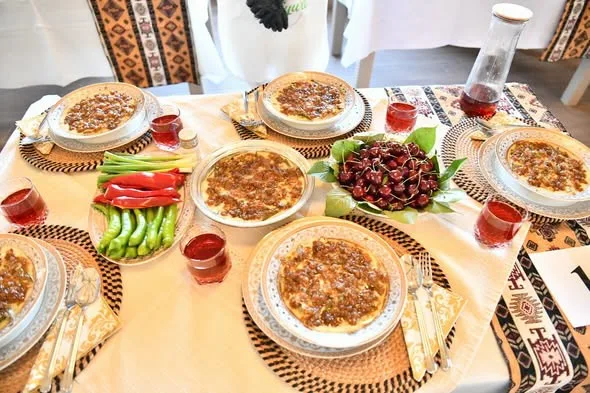 Yeşilyurt Festivali'nde Coğrafi İşaretli Kiraz Yaprağı Sarması Yarışması Gerçekleşti