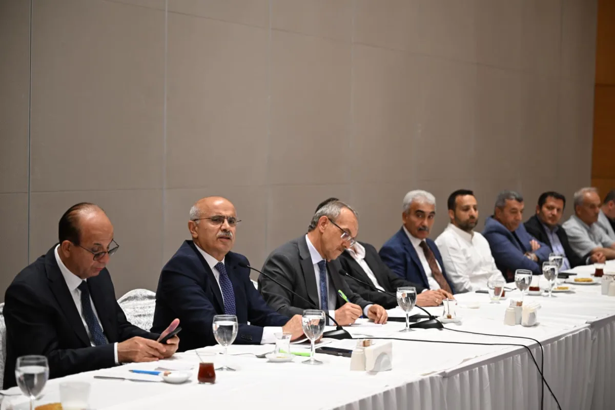 Büyükşehir Belediye Başkanı Sami Er, Malatya Valiliği tarafından düzenlenen istişare toplantısına katıldı.