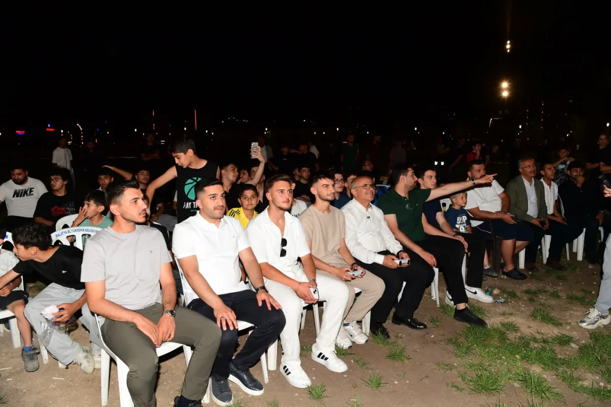 Başkan Er,100. Yıl Kent Parkı'nda Gençlerle Buluştu