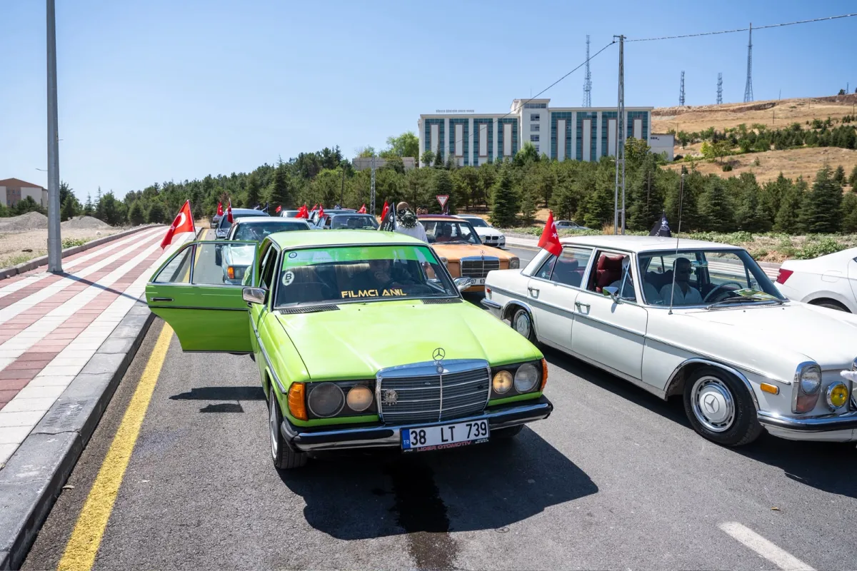KAYISI FESTİVALİ'NDE KLASİK MERCEDES RÜZGÂRI