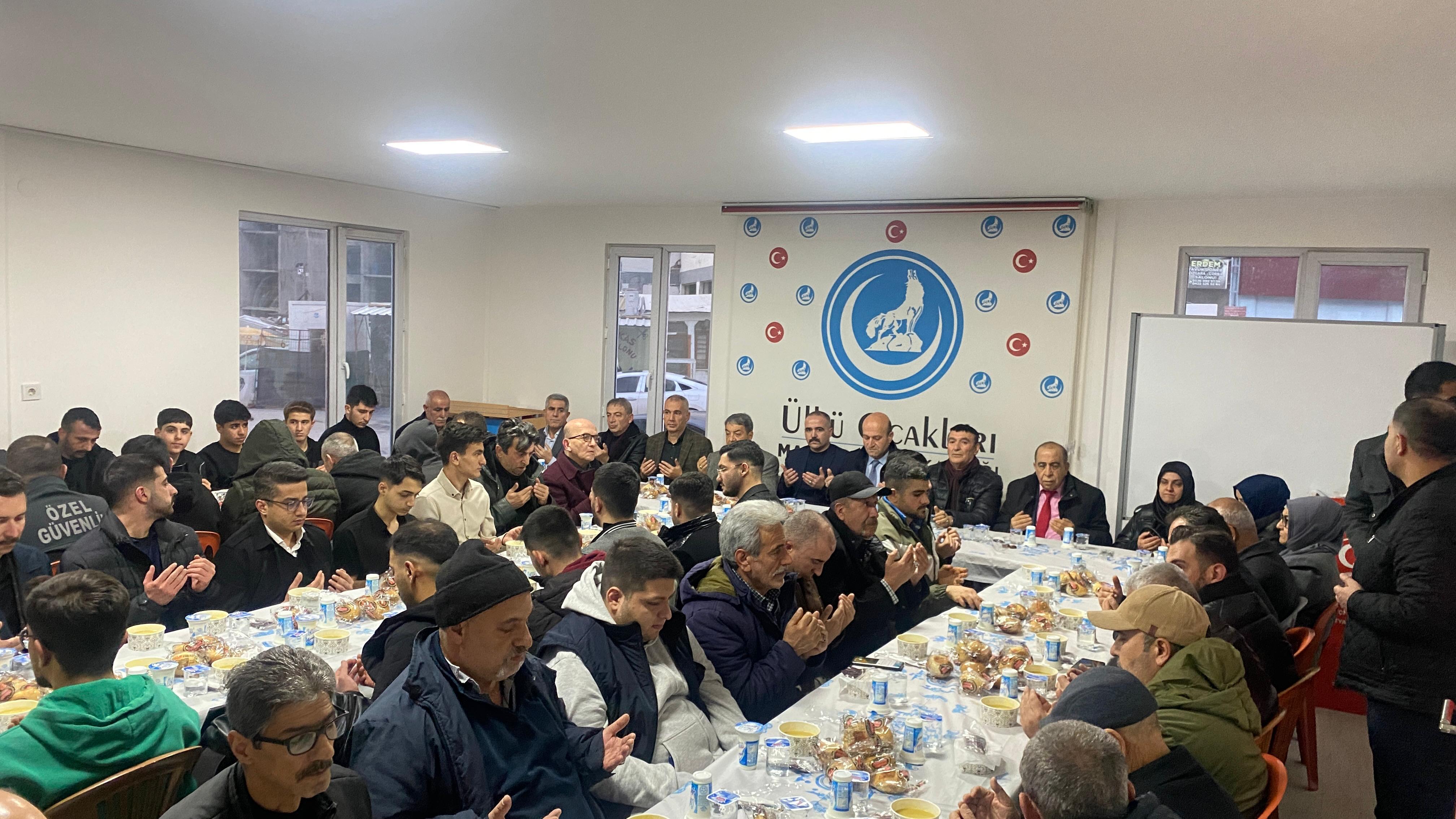 Ülkü Ocakları'nda İlk İftarı Mehmet Fendoğlu Verdi