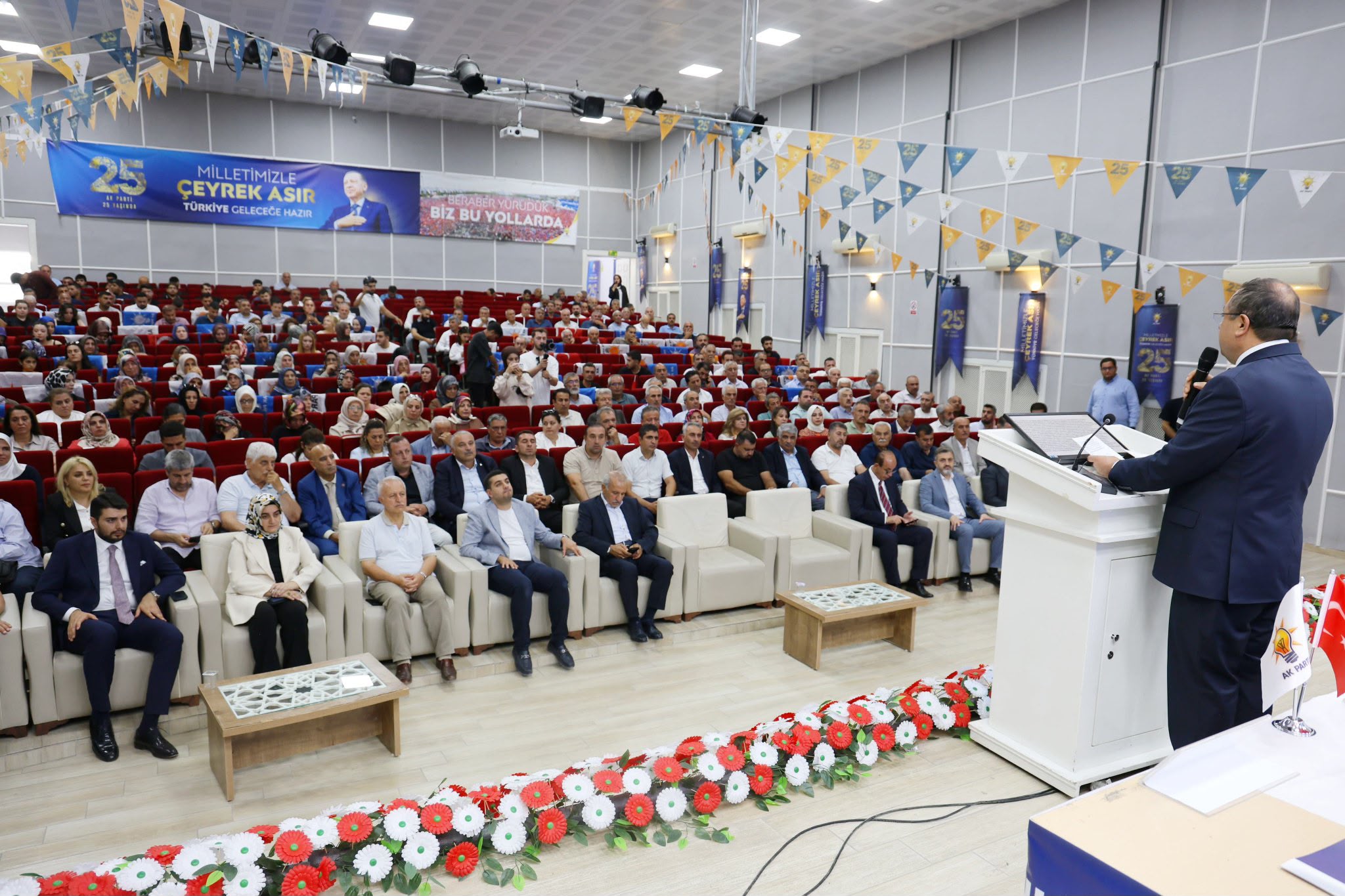 Ak Parti Malatya İl Başkanı Ali Bakan,Ak Parti'nin Kuruluşunun 25. Yılı Dolayısıyla Basın Toplantısı Düzenledi