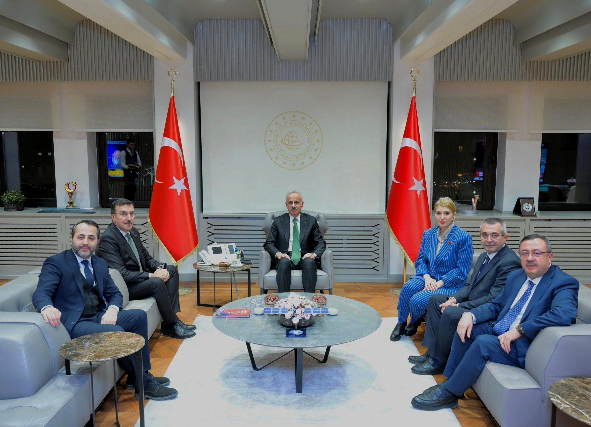 Ak Parti Malatya Heyeti, Ulaştırma ve Altyapı Bakanı Abdulkadir Uraloğlu'nu Ziyaret Etti