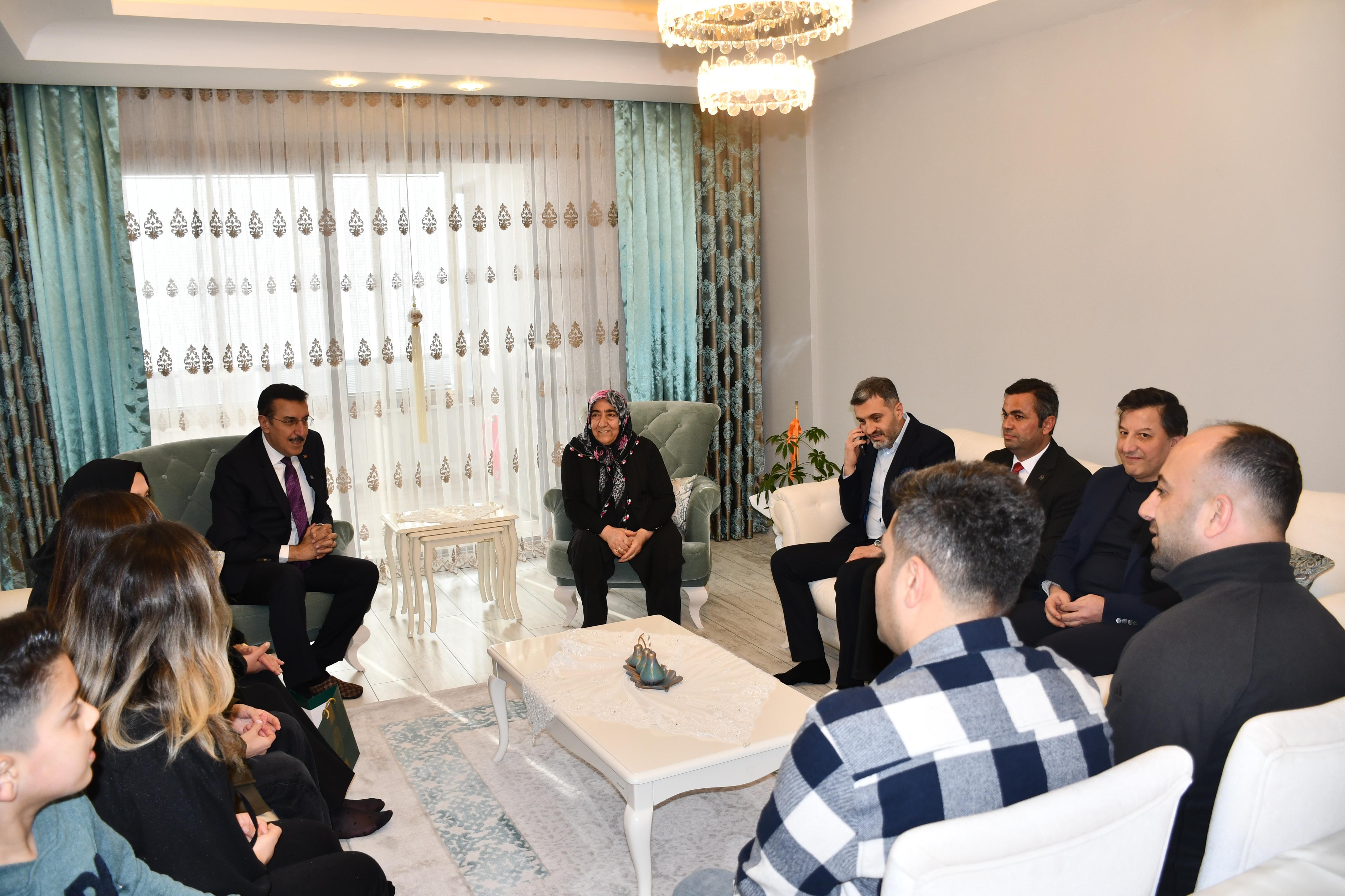 Ak Parti Malatya Milletvekili Bülent Tüfenkci Şehit Ailelerini Ziyaret Etti