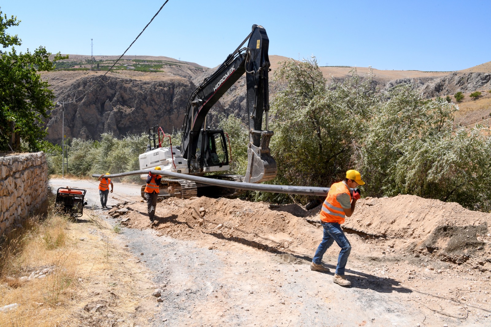 AYVALI’YA 11 BİN 950 METRE İÇME SUYU HATTI