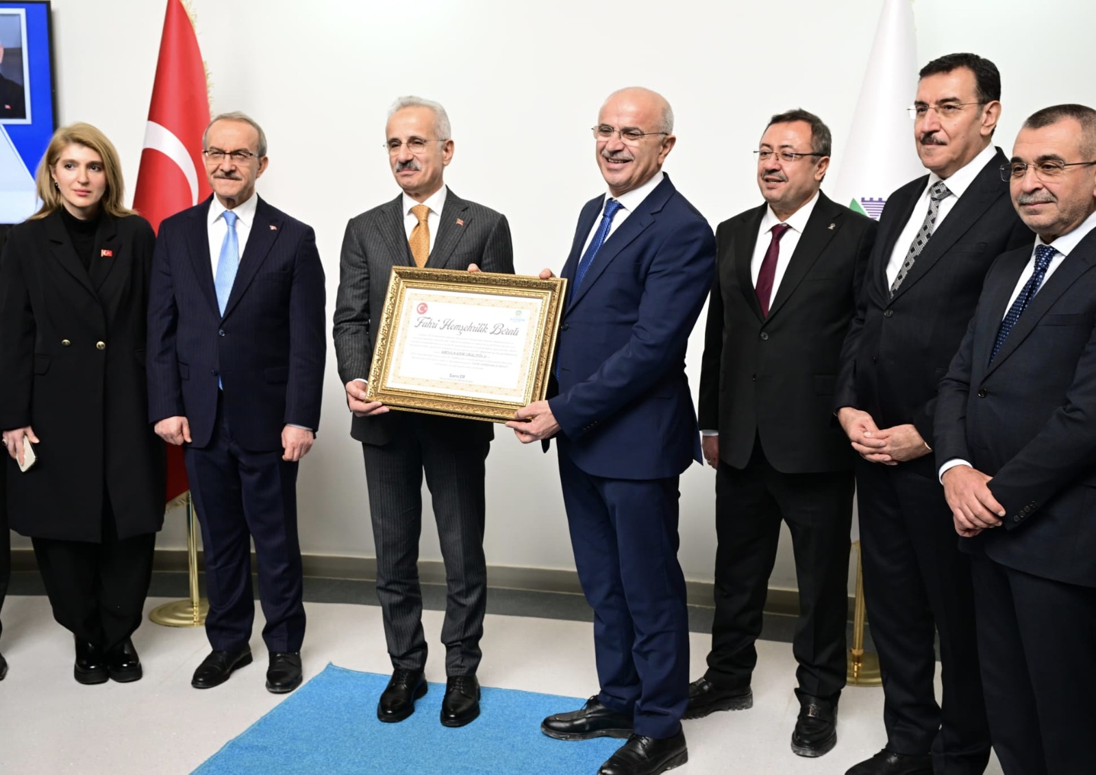 Bakan URALOĞLU’na Başkan ER’den FAHRİ HEMŞEHRİLİK BERATI