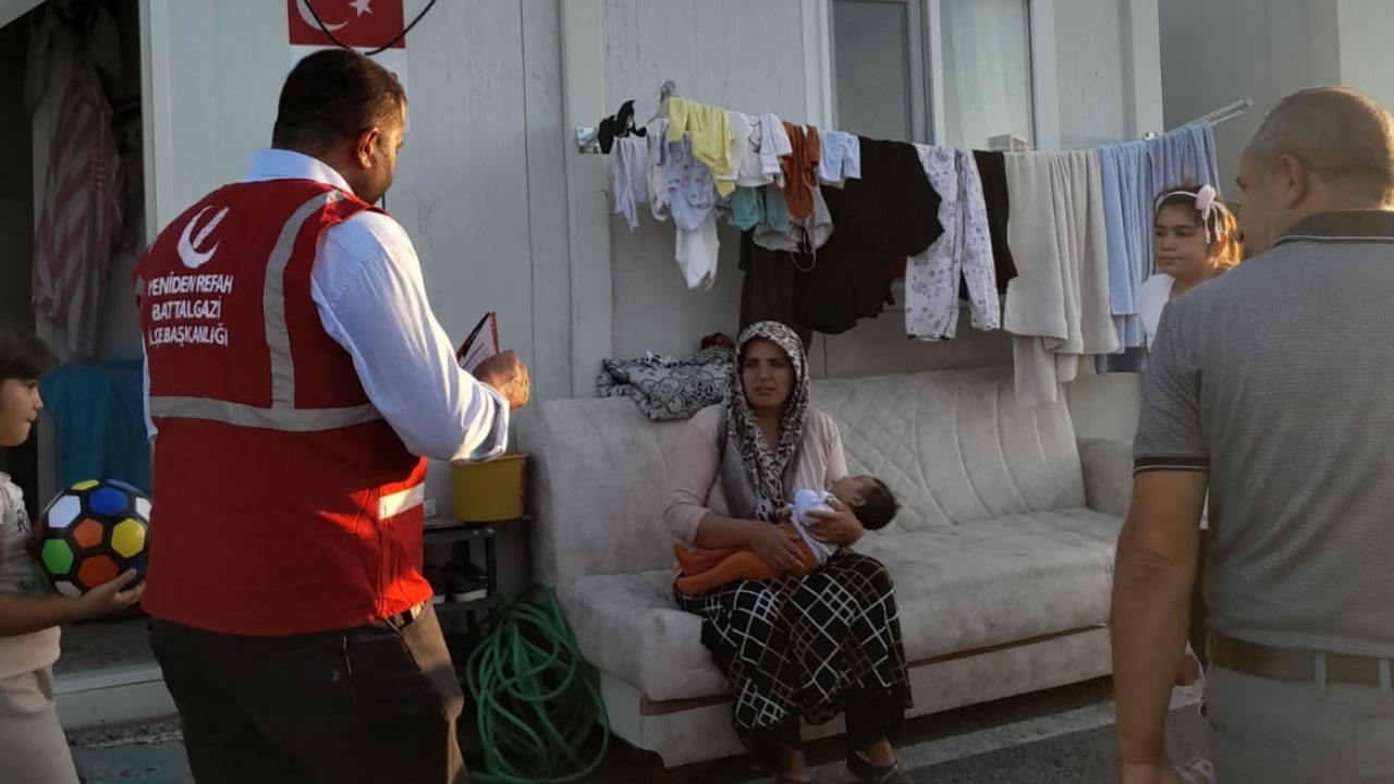 Başkan Çolakoğlu, Konteyner Kenti Ziyaret Etti