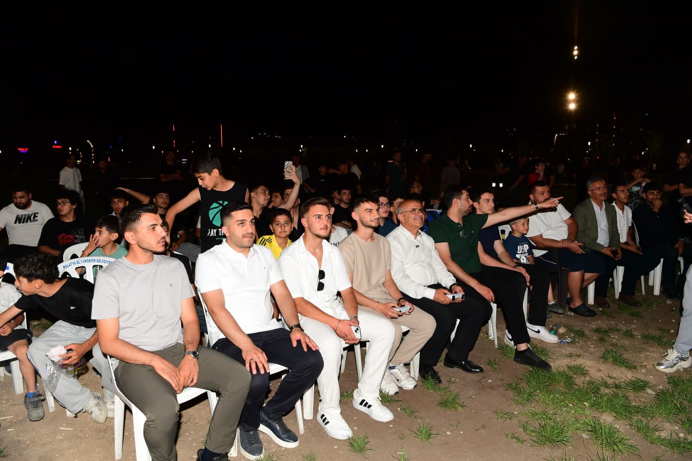 Başkan Er,100. Yıl Kent Parkı'nda Gençlerle Buluştu
