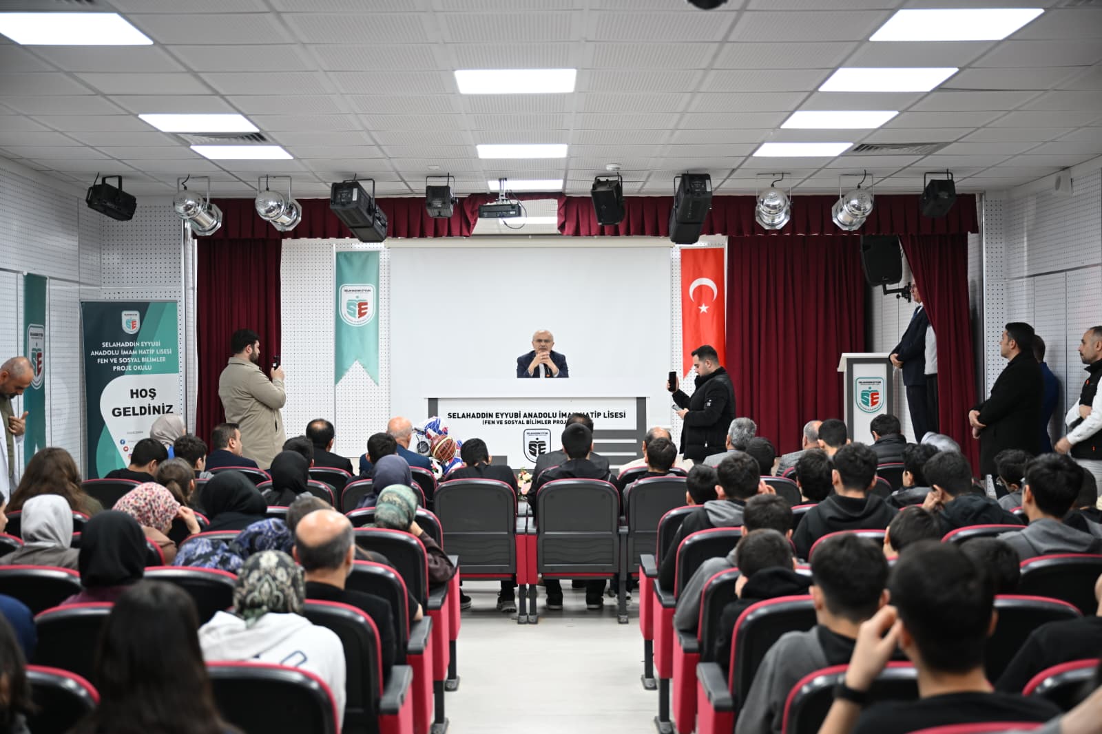 Başkan Er,İmam Hatip Lisesi Öğrencileriyle Söyleşide Bir Araya Geldi