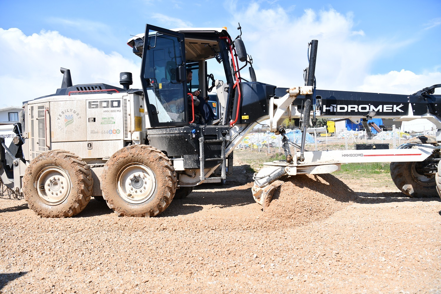 Başkan Geçit,"Dilek Mahallesi'nde Yol Kalitesi Yükseliyor"
