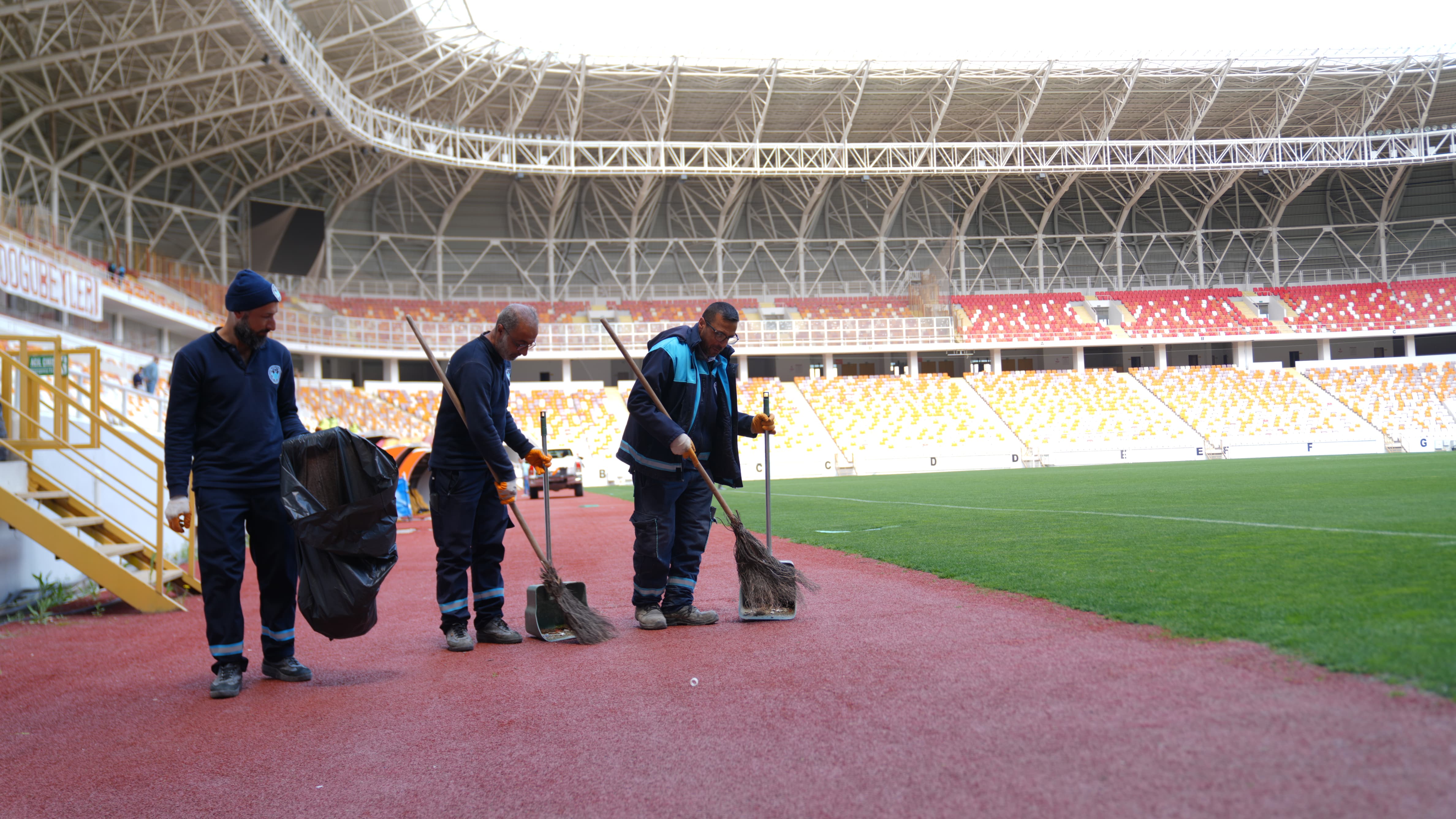 Battalgazi Belediyesi'nden Kritik Maç Öncesi Temizlik Çalışması