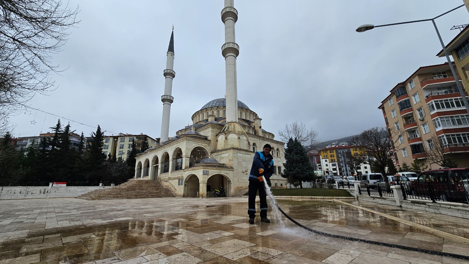 Battalgazi'de Bayram Öncesi Cami ve Mezarlıklar Temizleniyor