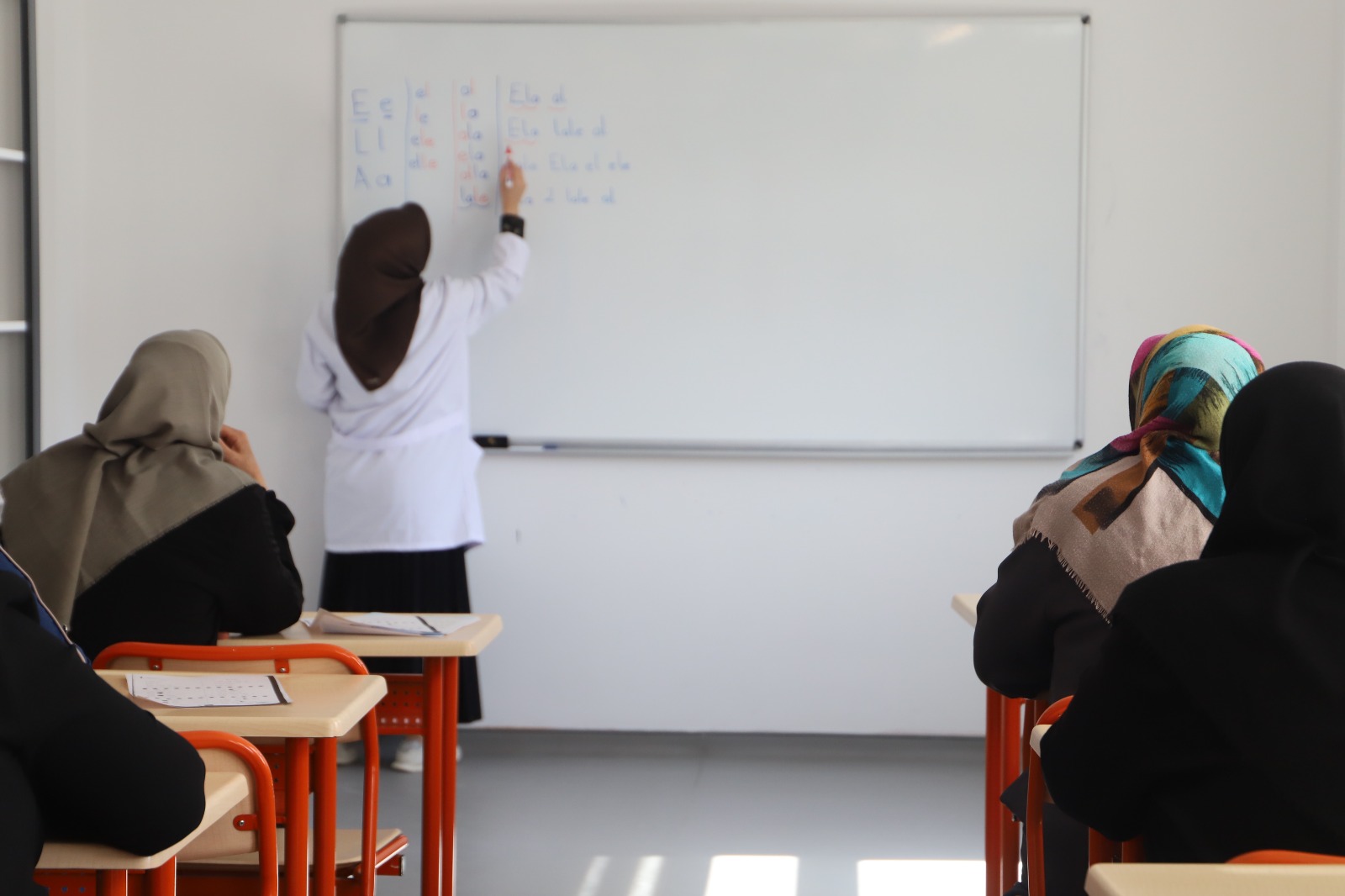 Battalgazi'de Yaşlı Vatandaşlara Okuma Yazma Desteği