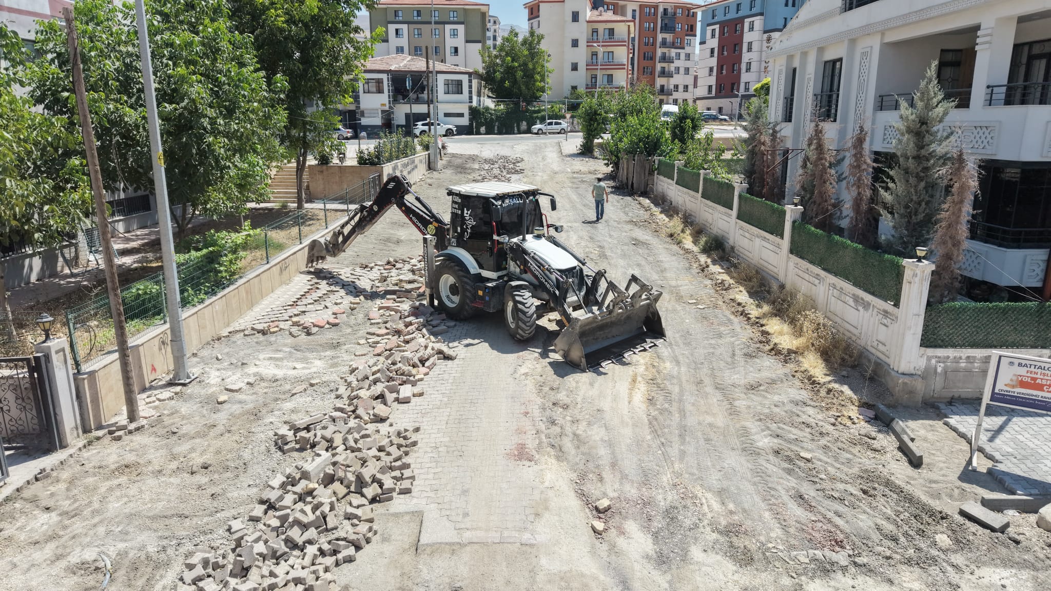 Battalgazi'de Yol Çalışmaları İlçe Genelinde Sürüyor
