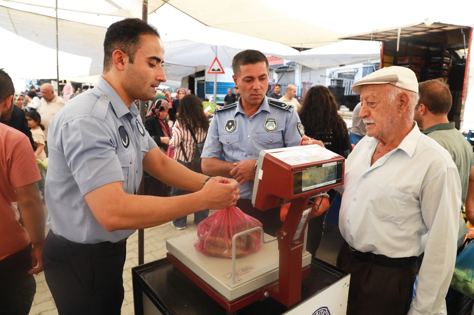 Battalgazi'de Zabıta Ekiplerinden Pazar Yerlerinde Hassas Denetim
