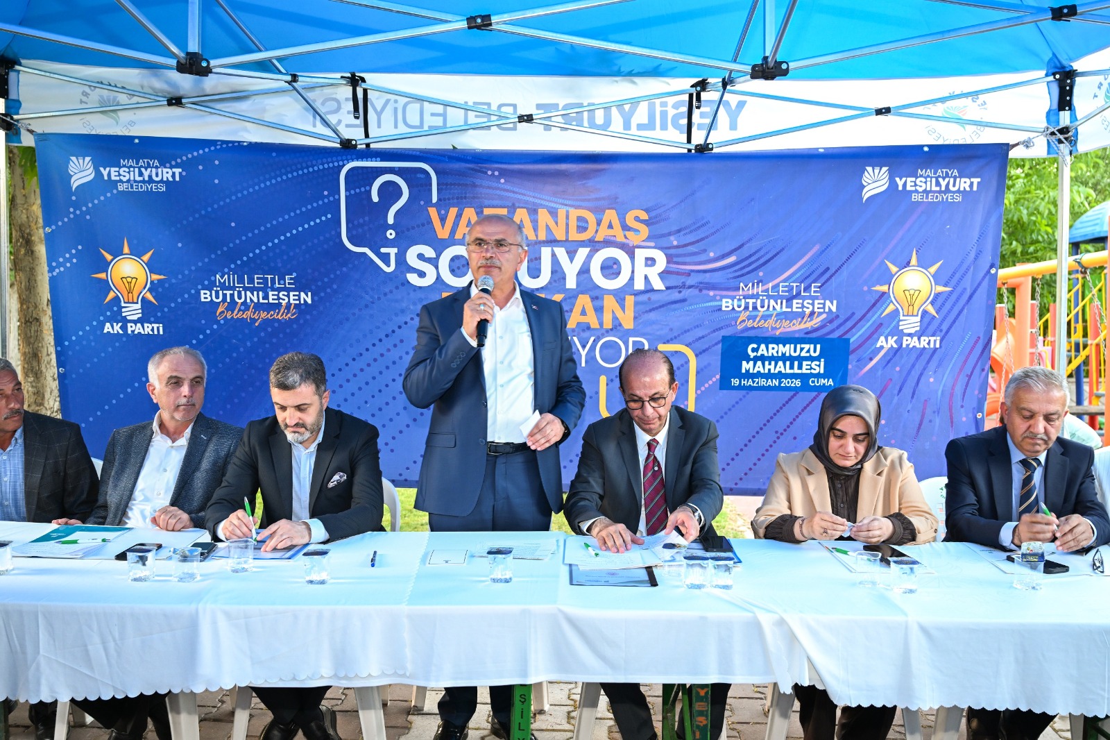 Büyükşehir Belediye Başkanı Sami Er, Çarmuzuluların sorularını yanıtladı