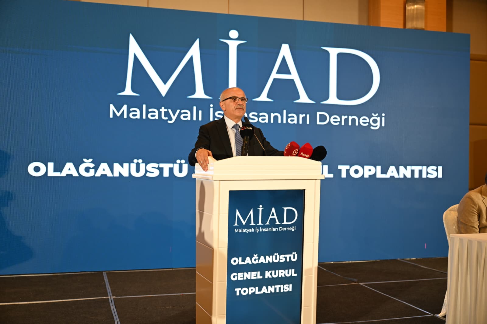 Büyükşehir Belediye Başkanı Sami Er, dev projeleri açıkladı