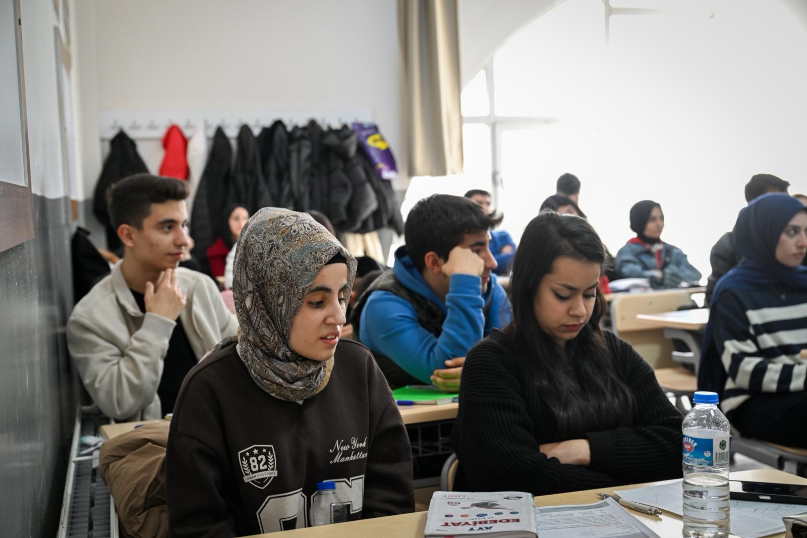 Büyükşehir Belediyesi Ücretsiz Kurslarına Katılan Kardeşler, Akademik Başarı Bekliyor