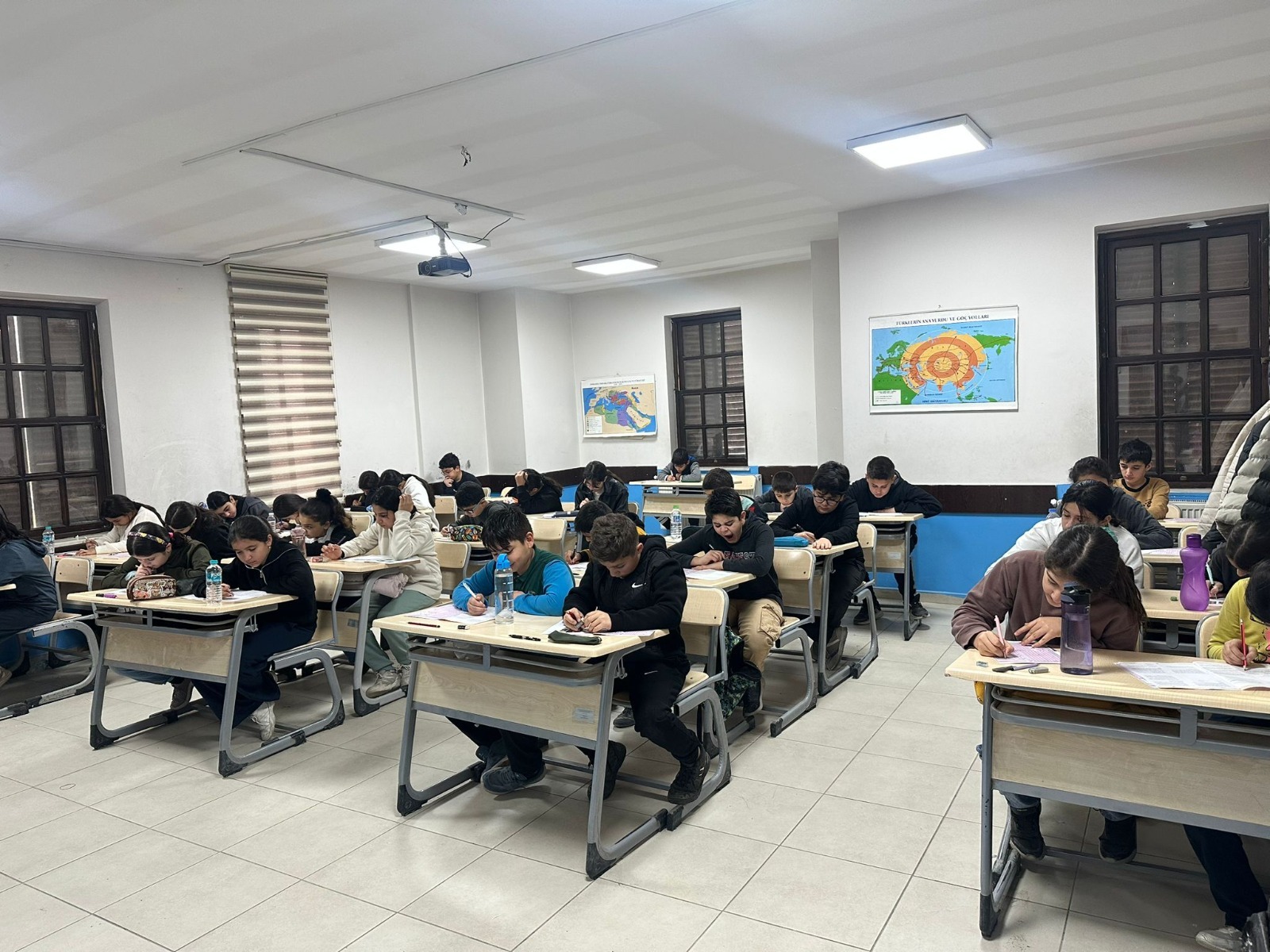 BÜYÜKŞEHİR EĞİTİM MERKEZLERİNDE  YAPILAN DENEME SINAVINA 1350 ÖĞRENCİ KATILDI