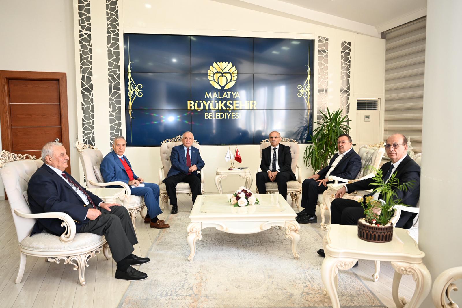 Cumhurbaşkanlığı Yüksek İstişare Kurulu Üyesi Cemil Çiçek, Başkan Er’i ziyaret etti