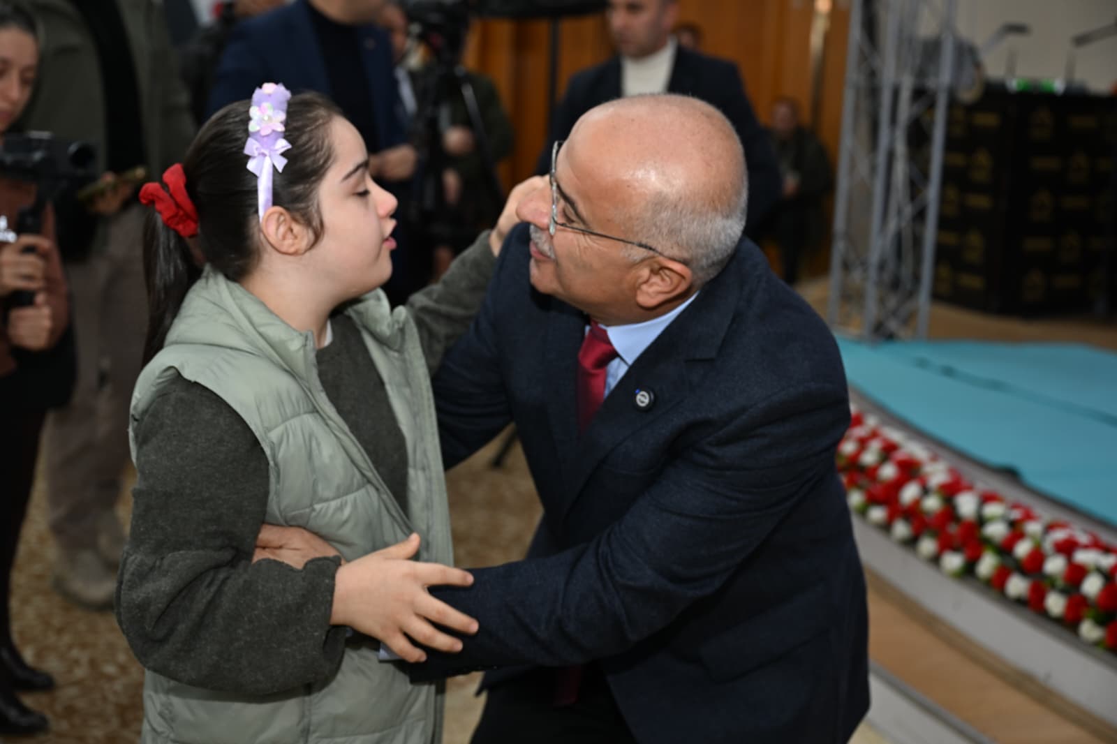 “ENGELLİ BİREYLERİMİZE HİZMET ETMEK  GÖREV DEĞİL GÖNÜL SORUMLULUĞUMUZ”