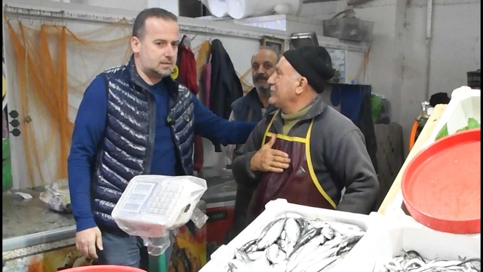 Esnaf:"Temizlik ve Otopark Sorunu Acil Çözülmeli"