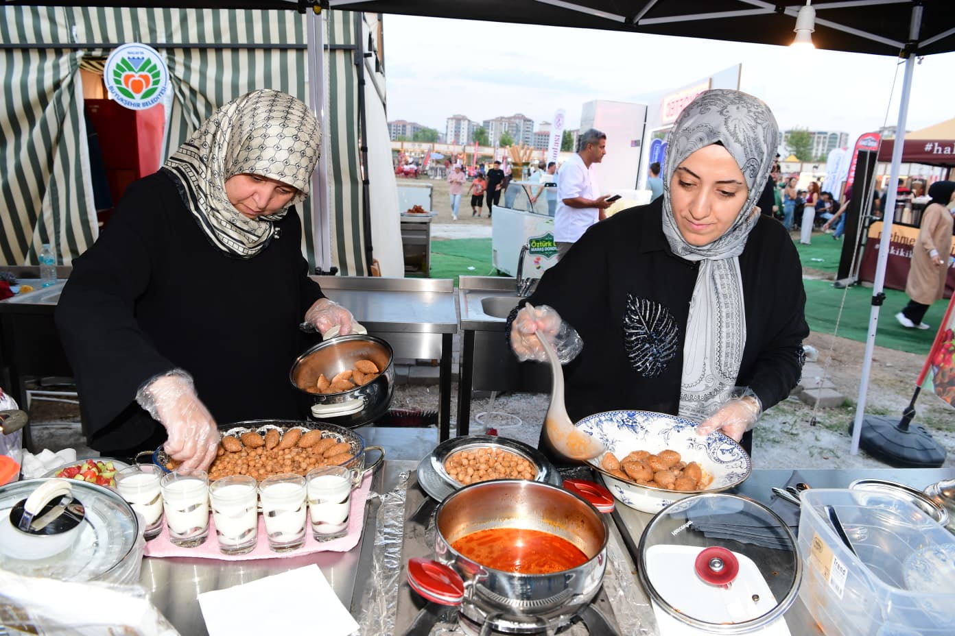 GASTRONOMİ VE KÜLTÜR SOKAĞI’NDA  EV HANIMLARI YEMEK YARIŞMASI HEYECANI