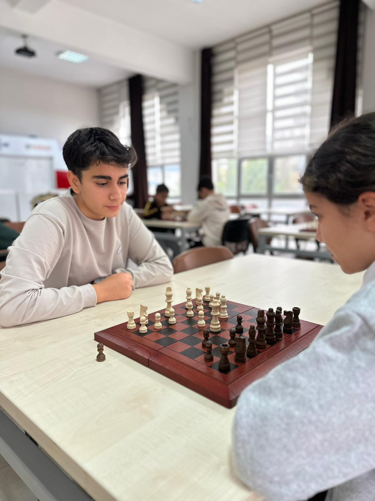 GENÇLER KERNEK KÜLİYESİ’NDE KIYASIYA YARIŞTI